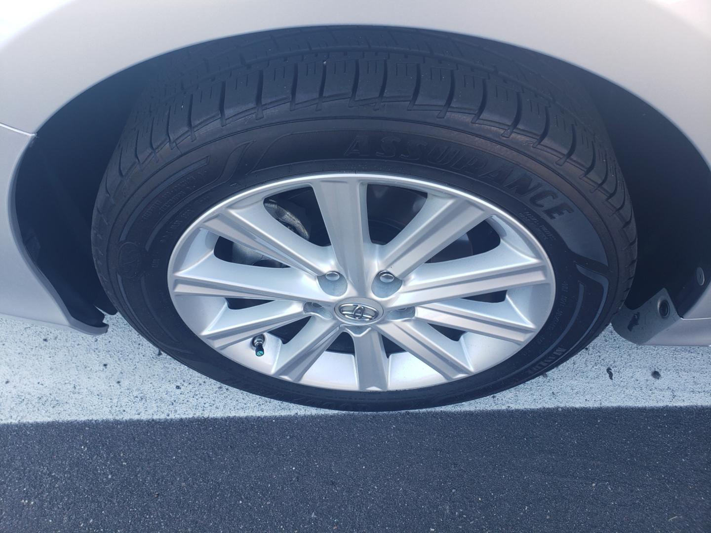 2014 /gray and black Toyota Camry Hybrid lx (4T1BD1FK3EU) with an 3.5L V6 DOHC 24V engine, 5-Speed Automatic transmission, located at 323 E Dunlap Ave., Phoenix, AZ, 85020, (602) 331-9000, 33.567677, -112.069000 - Photo#21